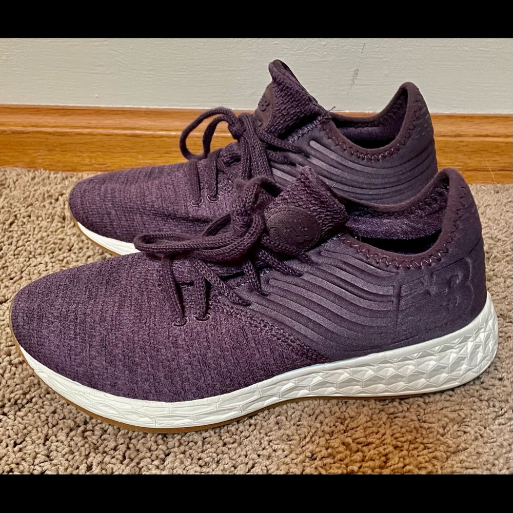 Women’s New Balance tennis shoes